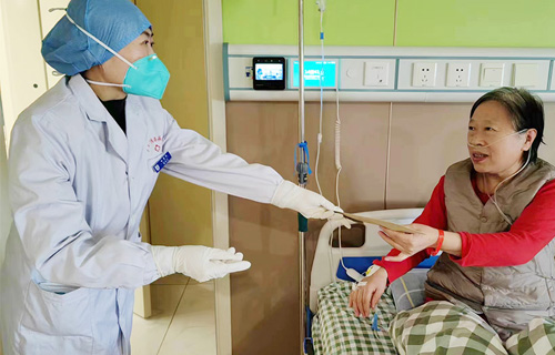 我院离退科亲切慰问生病住院退休老同志