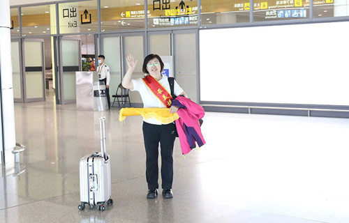 热烈欢迎我院援疆医生陈艳萍载誉归来