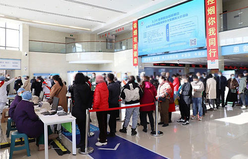 爱心延续！400余名患者周末长传约诊！