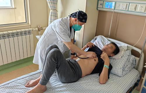 ​医病更医心，锦旗寄真情