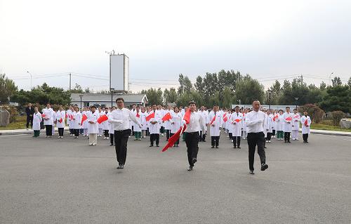 庆祝新中国成立75周年，我院举行升旗仪式