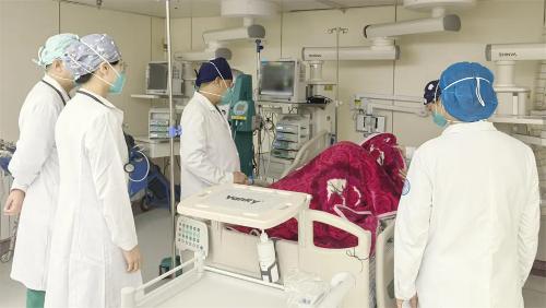 凌晨生死时速：我院重症医学科成功挽救多脏器功能衰竭患者