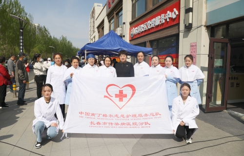 护佑健康进社区，白衣天使暖人心——我院开展护士节义诊活动