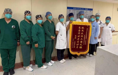 暖医丨锦旗红！大象传媒
用100℃热情守护生命