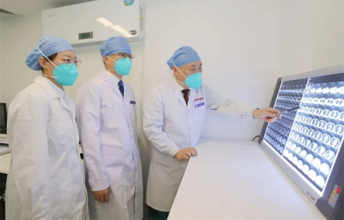 暖医丨锦旗传情，我院中西医结合科（九疗区）获患者家属致谢